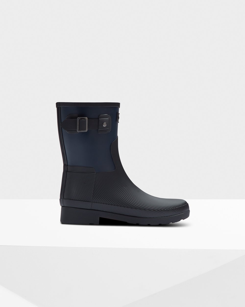 Women Hunter Refined Texture Block Slim Fit | Short Rain Boots Navy/Black | NZ-50249-MIWA